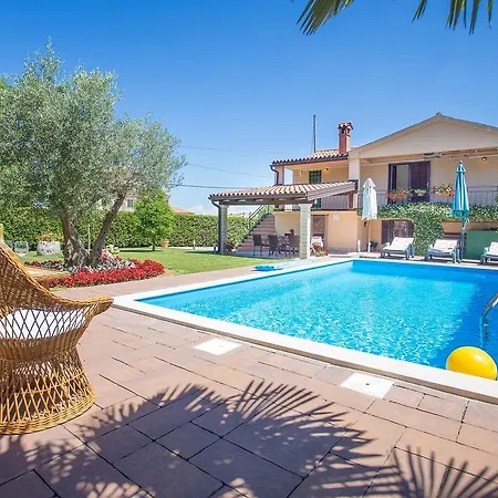 Βίλα Cozy Villa With Swimming Pool Near Sea In Tar *