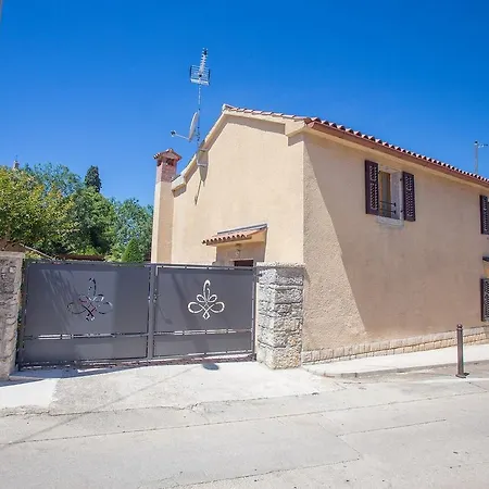 Cozy Villa With Swimming Pool Near Sea In Tar * Tar-Vabriga
