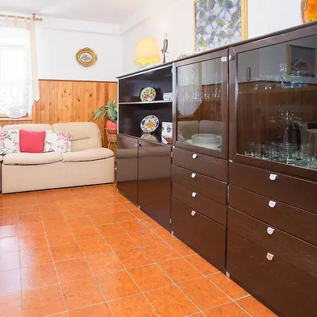 Cozy Villa With Swimming Pool Near Sea In Tar