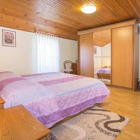 Βίλα Cozy Villa With Swimming Pool Near Sea In Tar