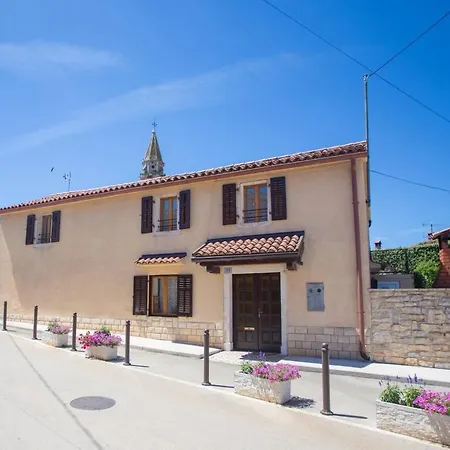 Cozy Villa With Swimming Pool Near Sea In Tar Tar-Vabriga