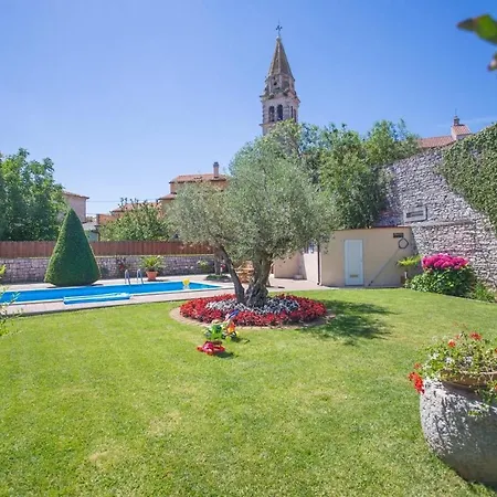 Βίλα Cozy Villa With Swimming Pool Near Sea In Tar *