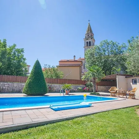 Cozy Villa With Swimming Pool Near Sea In Tar *