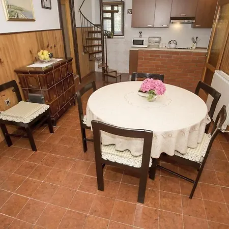 Cozy Villa With Swimming Pool Near Sea In Tar Βίλα