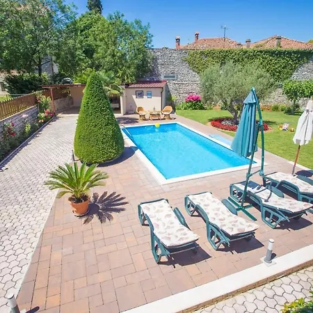 Cozy Villa With Swimming Pool Near Sea In Tar Villa Tar-Vabriga