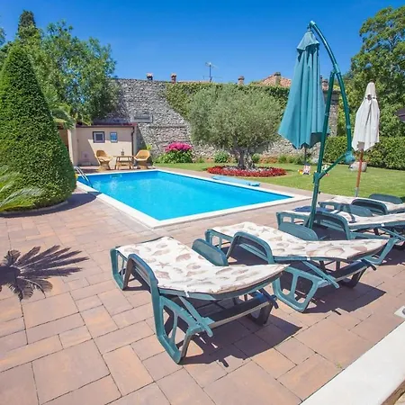 Cozy Villa With Swimming Pool Near Sea In Tar Villa
