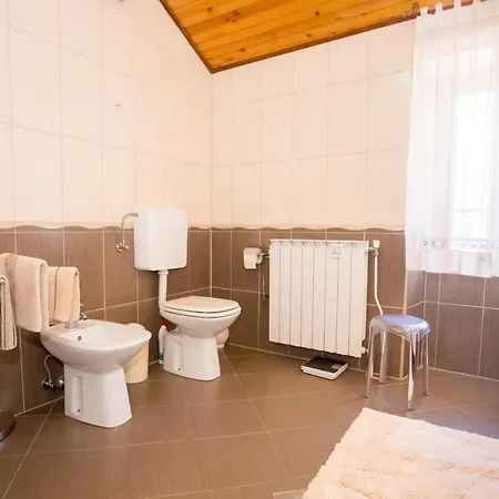 Villa Cozy Villa With Swimming Pool Near Sea In Tar *