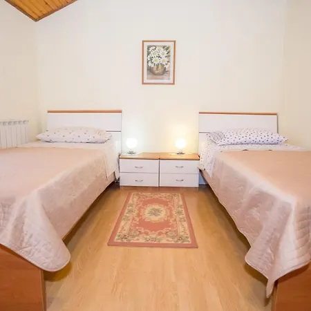 Villa Cozy Villa With Swimming Pool Near Sea In Tar *