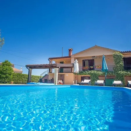Villa Cozy Villa With Swimming Pool Near Sea In Tar